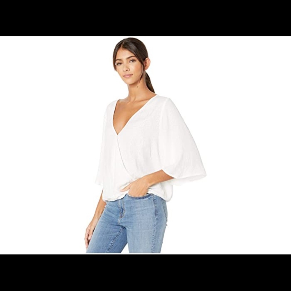 BB Dakota | White Wrap Top